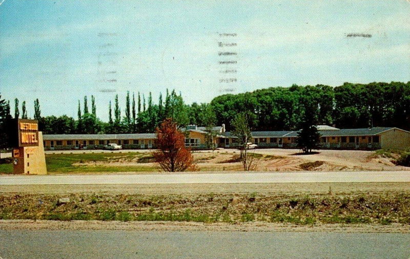 Westwood Motel (Days Inn Wyndham Marquette) - Vintage Postcard (newer photo)